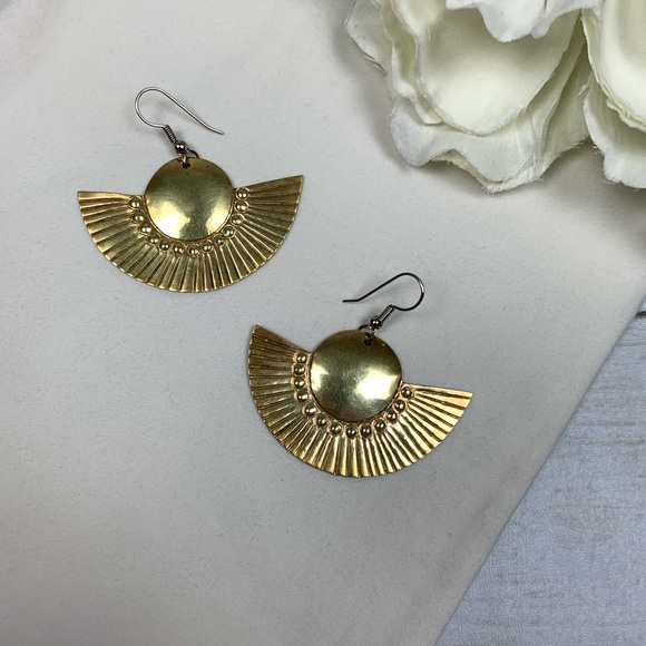 Vintage Boho Gold Lightweight Gold Fan Earrings - Picture 3 of 9
